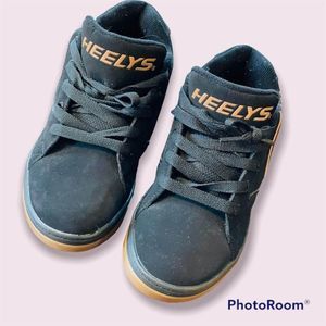 Heelys black size 4!